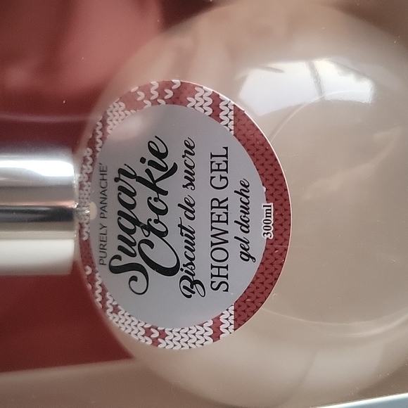 Fa La La Bath set - includes sugar cookie shower gel, body lotion & bubble bath - Picture 3 of 5